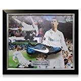Exclusive Memorabilia Ballon de Football Signé par Cristiano Ronaldo: Présentation du Real Madrid. Encadré